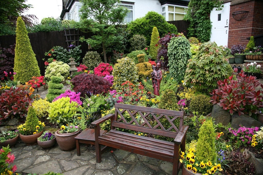 English Cottage Garden decor and accents, statue, garden bench, pots, planter, urn, 